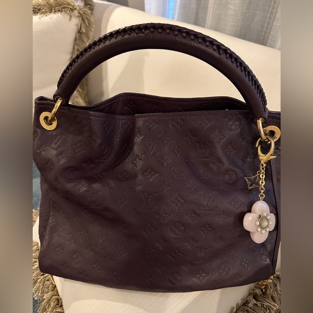 Louis Vuitton MM Artsy Purple Shoulder Bag (rare)